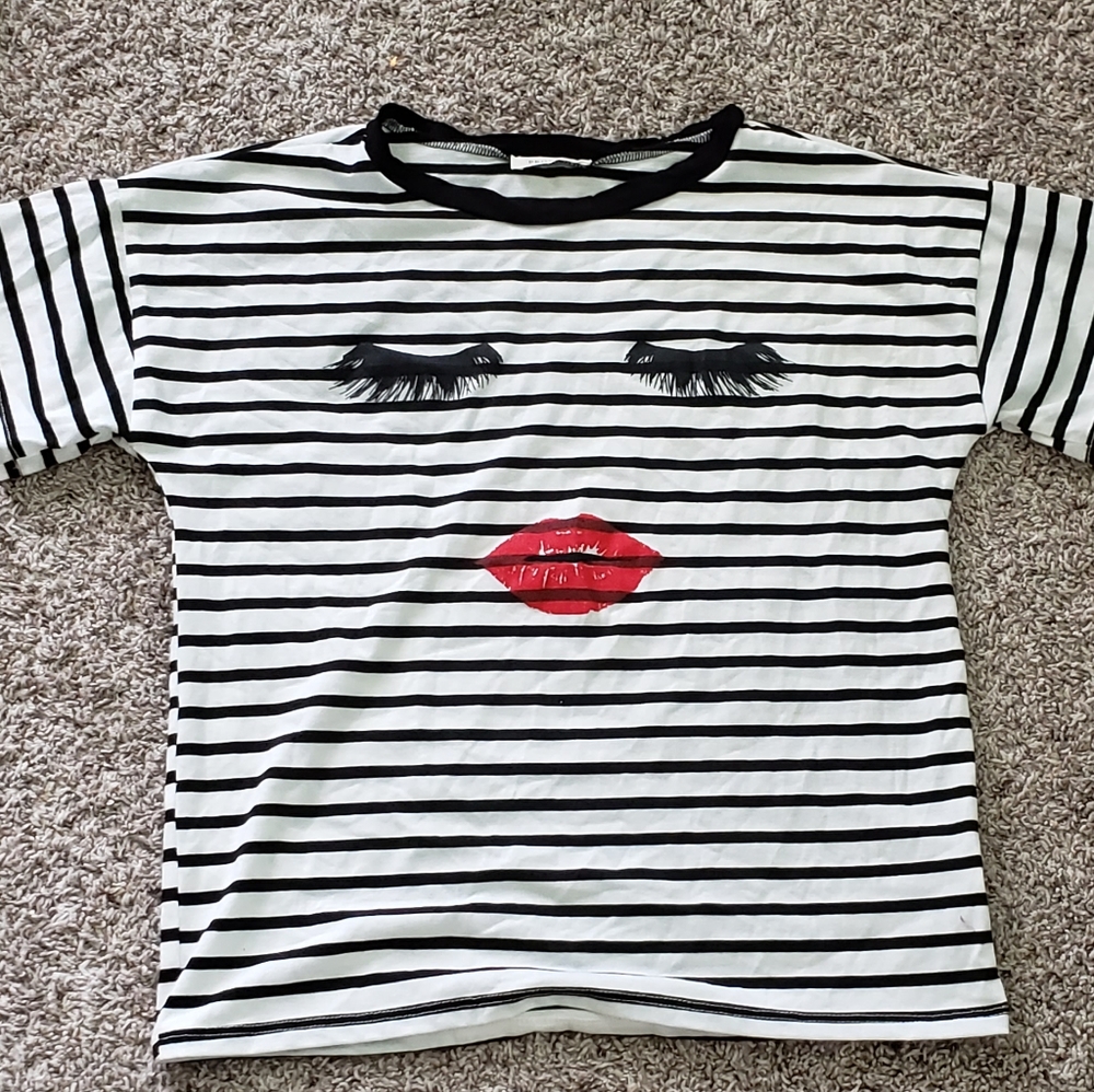 Kiss eyelash shirt